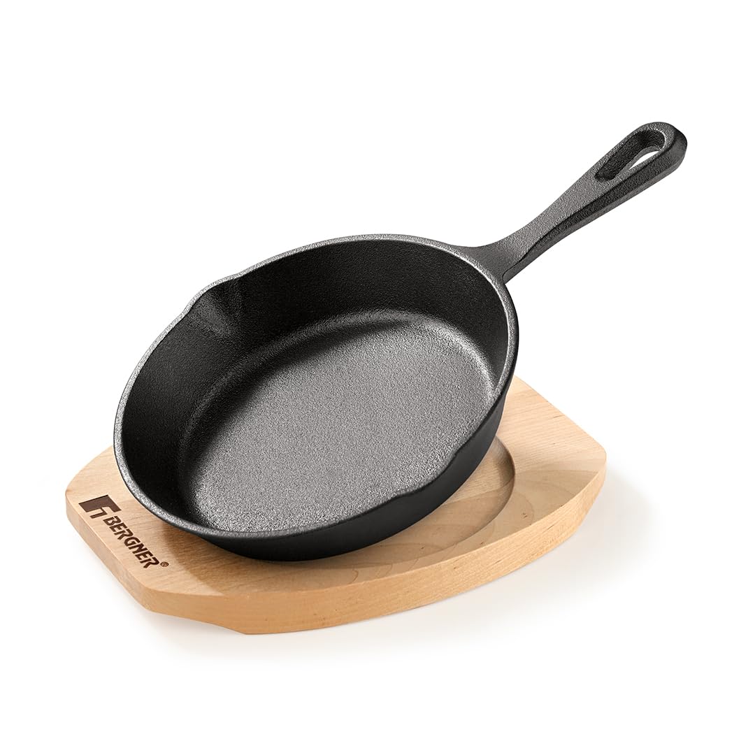 BERGNER Cook & Share 15cm Cast Iron Mini Frypan, Pre-Seasoned Cast Iron, Cook/Serve, for Browning/Caramelizing/Frying/Toasting/Serve/Share, Wooden Tray, Less Oil Cooking, Induction & Gas Stove Ready