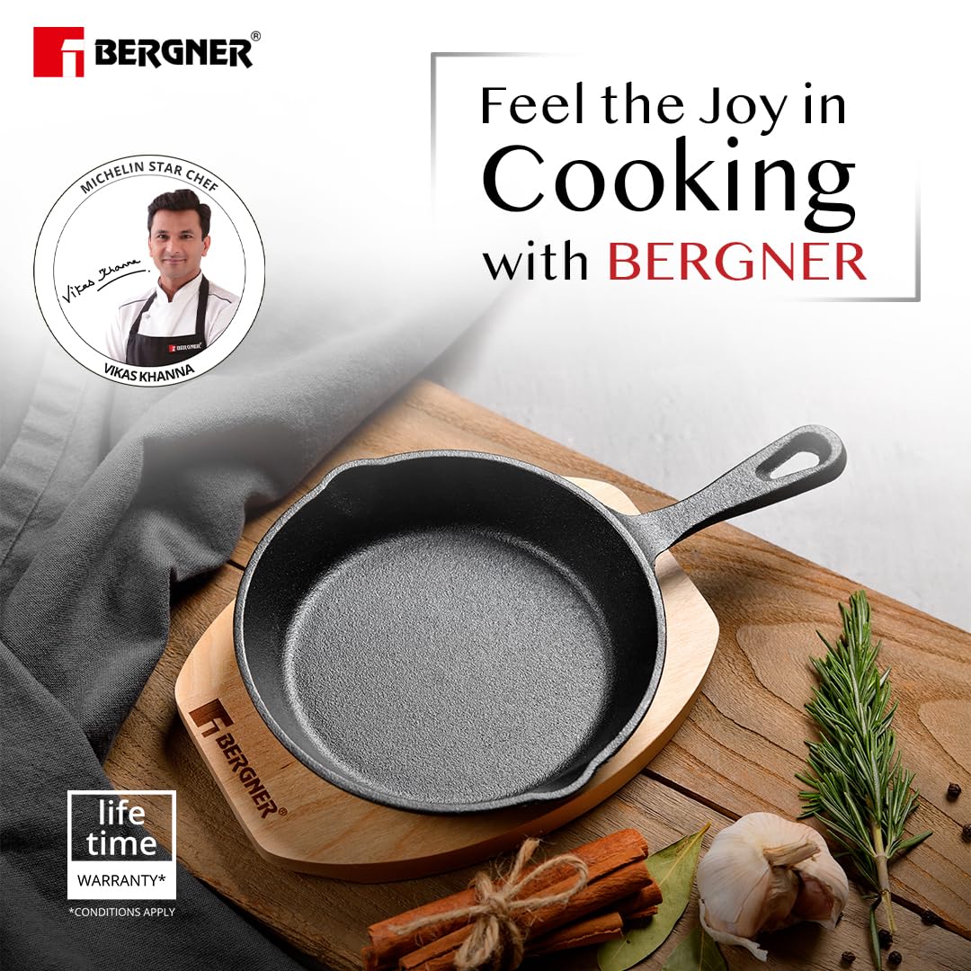 BERGNER Cook & Share 15cm Cast Iron Mini Frypan, Pre-Seasoned Cast Iron, Cook/Serve, for Browning/Caramelizing/Frying/Toasting/Serve/Share, Wooden Tray, Less Oil Cooking, Induction & Gas Stove Ready