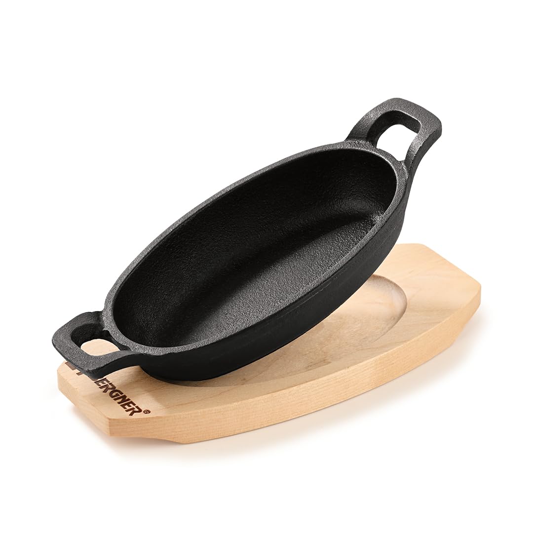 BERGNER Cook & Share 15 cm Cast Iron Mini Pan Oval, Baking/Sizzler, Pre-Seasoned Cast Iron, Cook/Serve, for Roast/Bake/Caramelize/Serve/Share, with Wooden Tray, Induction Bottom and Gas Stove Ready